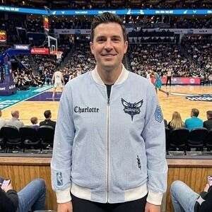Pro Standard Charlotte Hornets Jacket Mens L Reversible Seersucker **NEW**